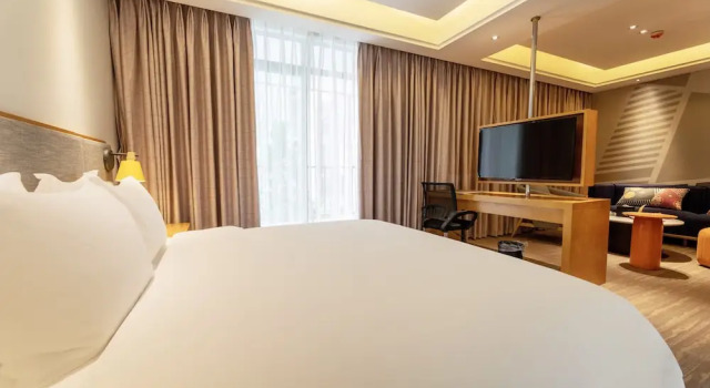 Двухместный люкс с балконом Holiday Inn Express Daocheng Yading by IHG
