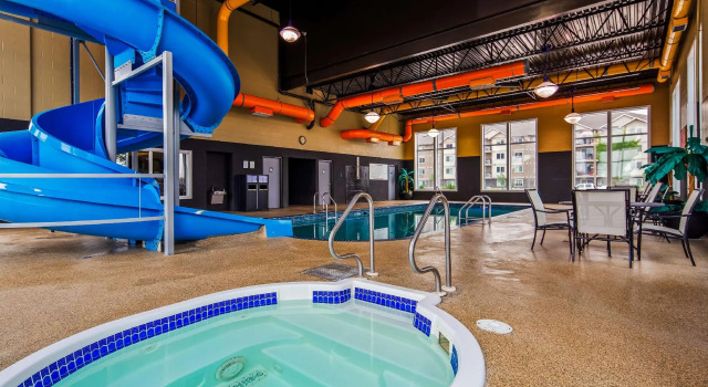Кровать в общем номере Best Western Blairmore