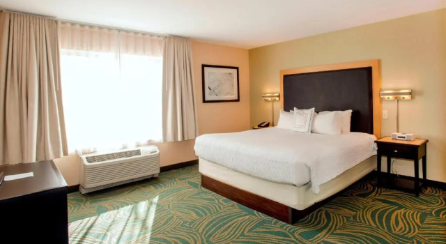 Люкс SpringHill Suites Pueblo Downtown