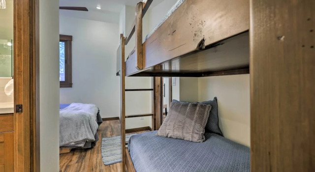 Walk to Ski Shuttle: Truckee Condo w/ Hot Tub