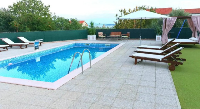Коттедж Mira Holiday Home