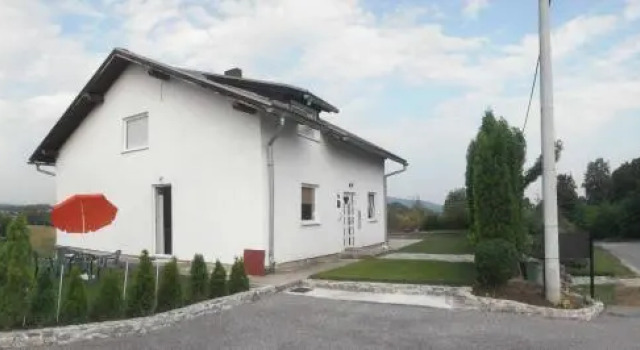 Guesthouse Cindric, Book Pension Hoteller i Karlovac county med parkering, Parkering