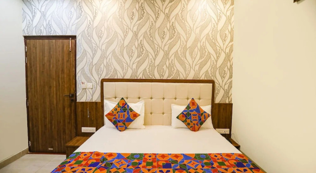 Номер Deluxe Fabhotel Prime Siddhant Palace