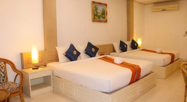 Трёхместный номер Standard с балконом Andaman Seaside Resort Bangtao Beach