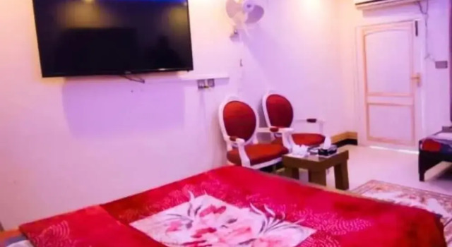 Lover Friends Guest House, Prenota Affittacamere Hotel a Karachi con parcheggio, Parcheggio