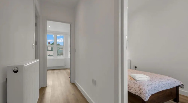 Charming 2-bed Apartment in South West London