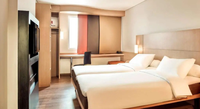 Standard Casal quarto Ibis Gading Serpong