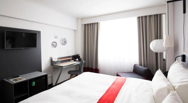 Vienna House Easy by Wyndham Airport Bucharest, Đặt Khách sạn Khách sạn ở Muntenia có chỗ đỗ xe, Bãi đậu xe
