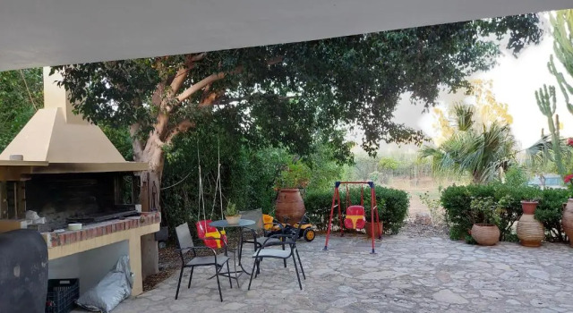 Апартаменты Christin P House with a large yard and parking