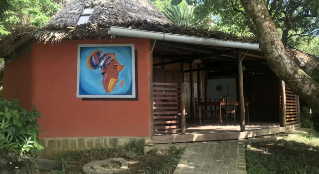 Семейная вилла с видом на море Natiora Green Lodge