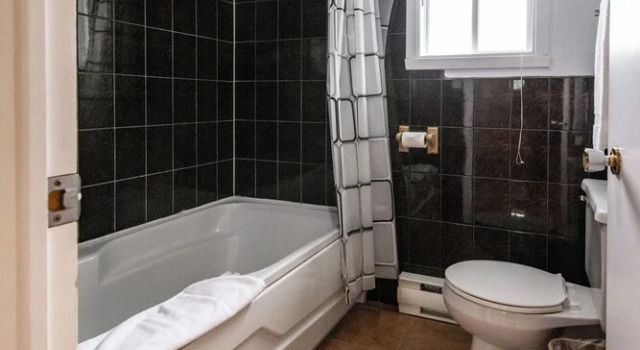 Трёхместный семейный номер Standard Hotel La Roche Pleureuse