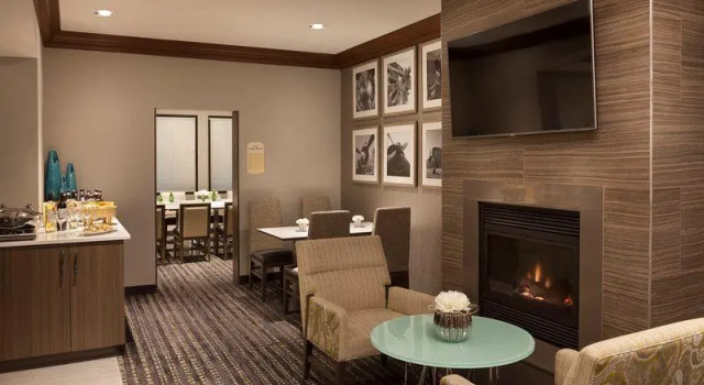 Кровать в общем номере Residence Inn by Marriott Toronto Airport
