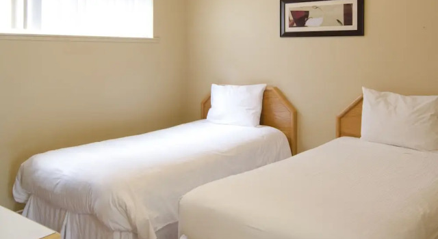 Люкс с 2 комнатами Tiki Shores Inn & Suites