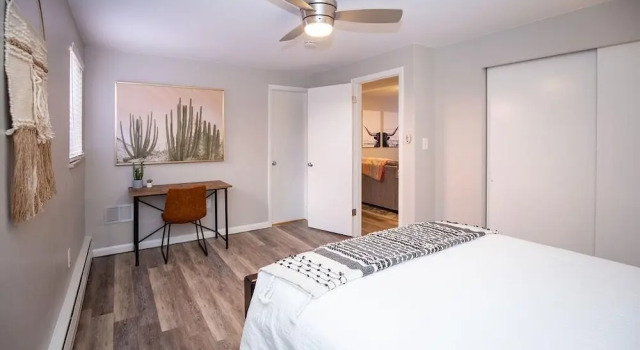 Hip & Urban Condo near the heart of Old Town, Забронировать Отель Форт-Коллинс Колорадо, рядом с UCHealth Poudre Valley Hospital