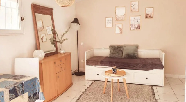 Charmant petit studio à 2 pas du village, Забронировать Отель Отели в центре План-де-ла-Тур, в центре