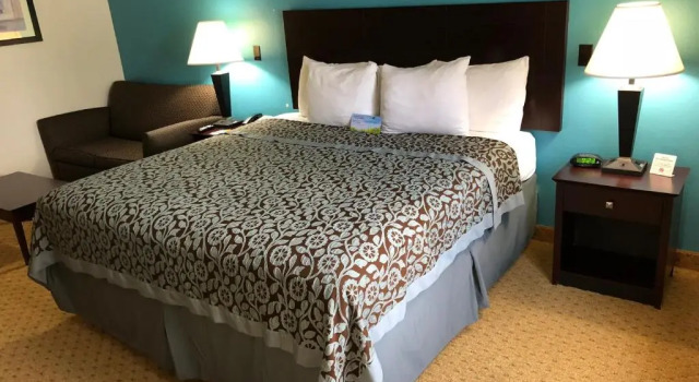 Номер Standard Days Inn & Suites by Wyndham Conroe North