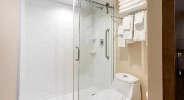 Люкс Country Inn & Suites by Radisson, Grandville-Grand Rapids West, MI