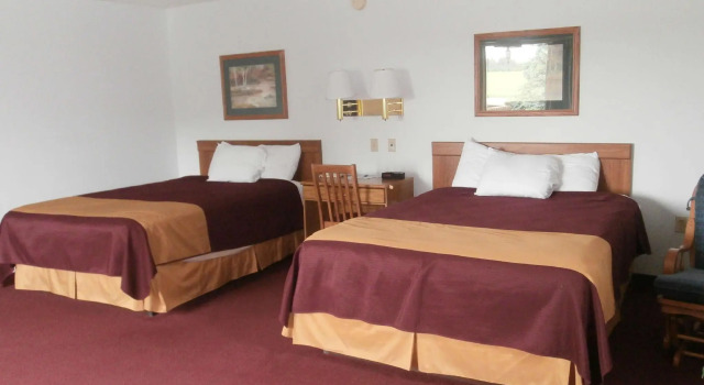 Четырёхместный люкс Americas Best Value Inn Suburban Motel