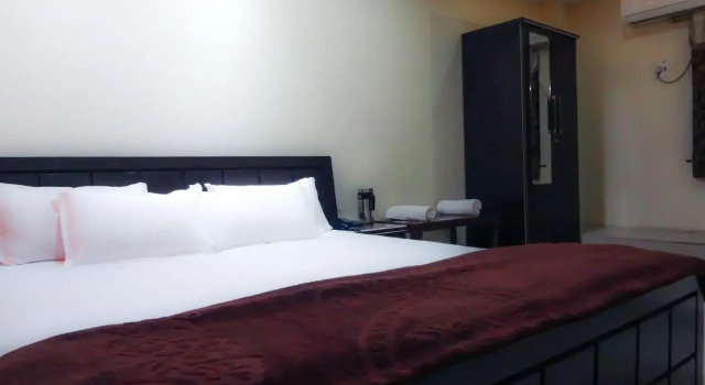 Hotel Parvati Palace, Book Hotel Sehore 
