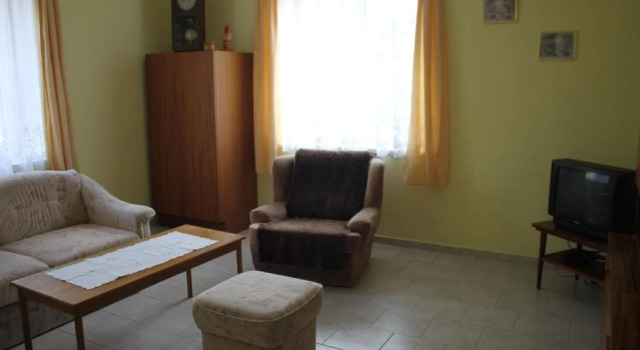Domek u lesa, Rezerwuj Hotel Hotele w Central Bohemia z parkingiem, Parking