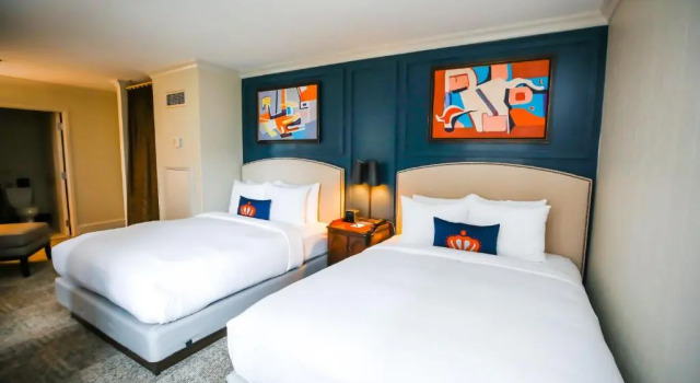 Четырёхместный номер Standard Dunhill Hotel