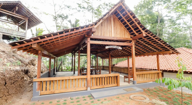 Omah Watu Blencong, Book Hotel Hotels in Sedayu with Parking, Parking