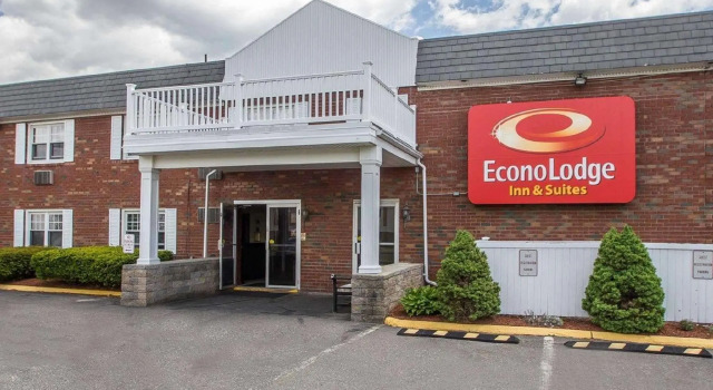 Econo Lodge Inn & Suites Windsor Locks Bradley Airport
