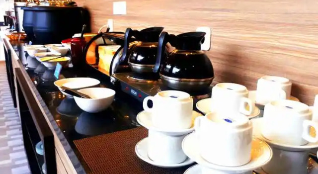 Puri Oasis Hotel Pangkalpinang, Rezerwuj Hotel Hotele w Pangkalpinang ze śniadaniem, Śniadanie
