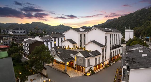 Wingate By Wyndham Xiangxi Fenghuang, Rezerwuj Hotel Xiangxi Hunan