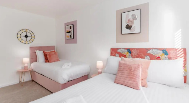 Air Host and Stay - Brand new 3 bedroom house sleeps 8 minutes from LFC and city centre Ref25, Réserver Hôtel Hôtels à Everton avec parking, Parking