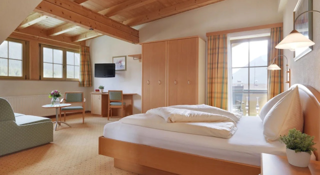 Семейный номер Standard с балконом Hotel Stern