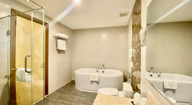 Полулюкс Muong Thanh Luxury Buon Ma Thuot Hotel