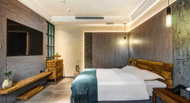Люкс Chonpines Hotel (Daqing West Railway Station Wanda Plaza Branch)
