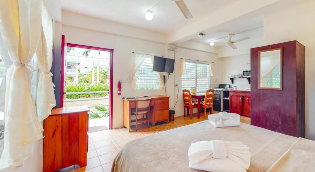 Palmetto#1 @ Island Cabanas, Prenota Hotel Caye Caulker Belize Islands