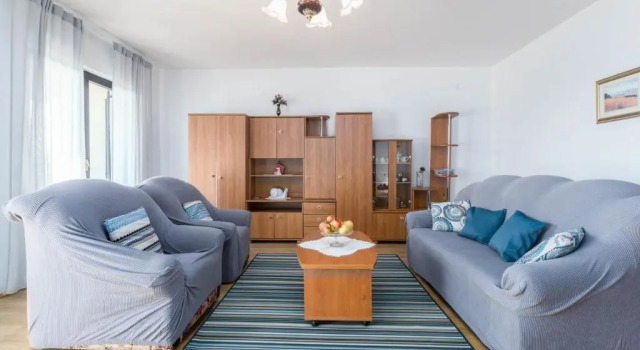 Apartment Paola for Max 7 Pax with 3 Bedrooms Large Garden And Spacious Balconies Overlooking the Sea, Забронировать Апартаменты/квартира Апартаменты Пореч, Апартаменты/квартира