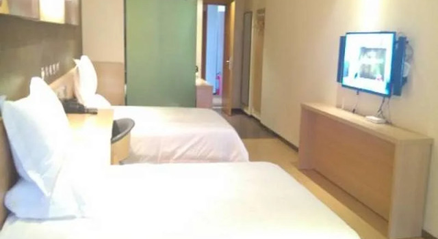 IU Hotel Urumqi Shinianzi Bus Station