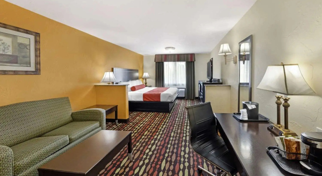 Двухместный полулюкс Best Western Greentree Inn & Suites