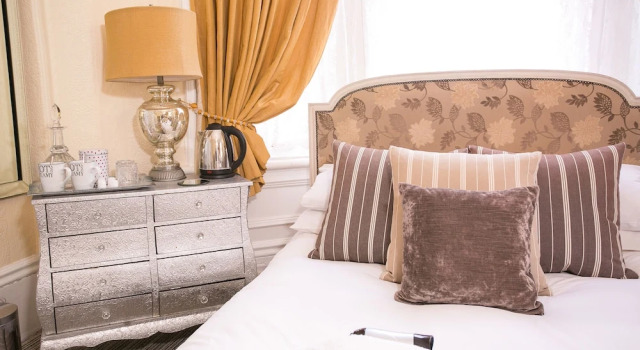 Трёхместный номер Standard The Rosebery Boutique Hotel