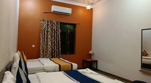 Четырёхместный семейный номер Standard с видом на сад Hotel Everest Pushkar