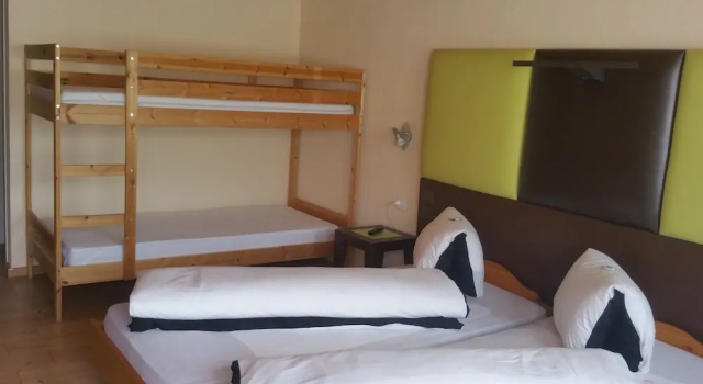 Трёхместный номер Standard Minster Hotel