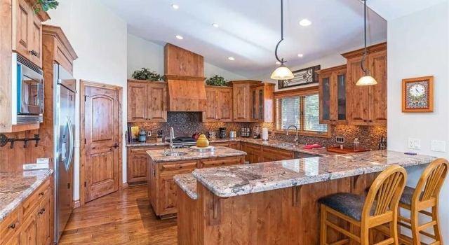 Setting Featuring Filtered Lakeviews 4 Br home by RedAwning