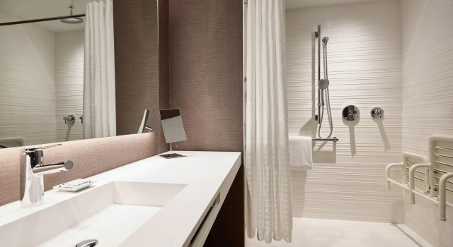 Четырёхместный номер Standard AC Hotel by Marriott Atlanta Perimeter