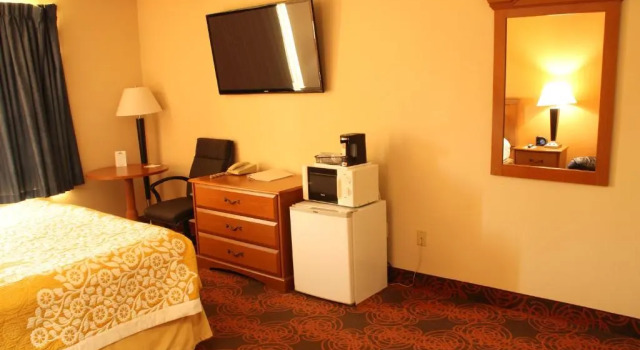 Номер Standard Days Inn by Wyndham Black River Falls - Access to ATV Trail