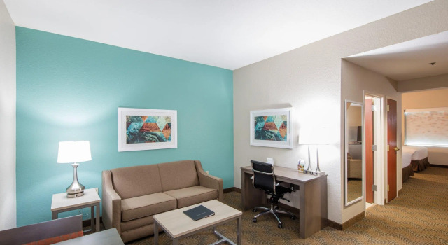 Четырёхместный люкс Holiday Inn & Suites Lake City by IHG