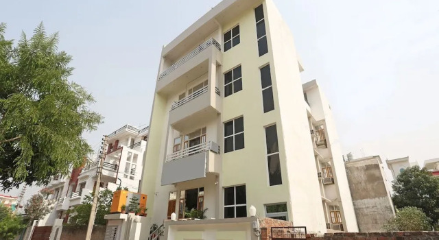 OYO 14854 VMS Royal Inn