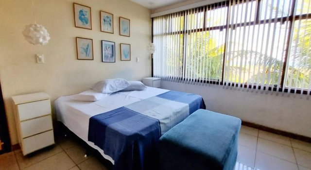 Casa dos Jacarandás com 4 quartos com vista para o mar