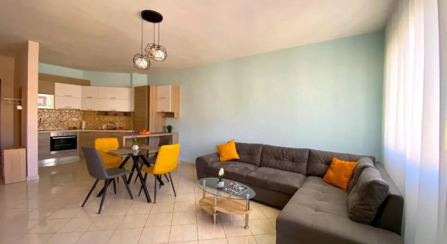 Julia Modern 2 Room Apartment