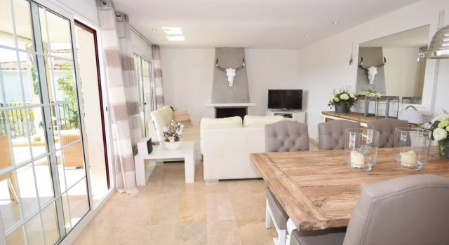 Valley-view Villa in Santa Cristina D'aro With Pool, Забронировать Вилла Отели Санта-Кристина-де-Аро с парковкой, Парковка