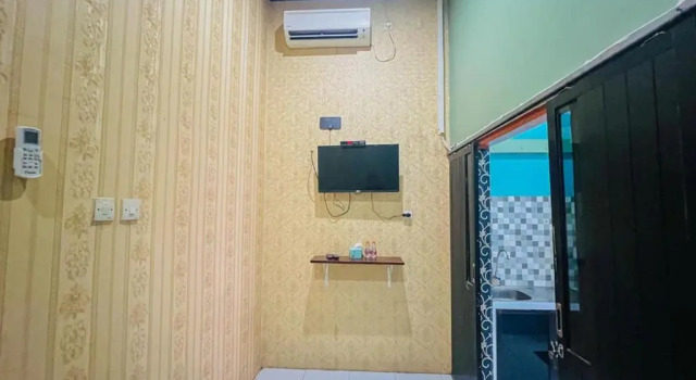 Люкс RedDoorz near Sunrise Mall Mojokerto
