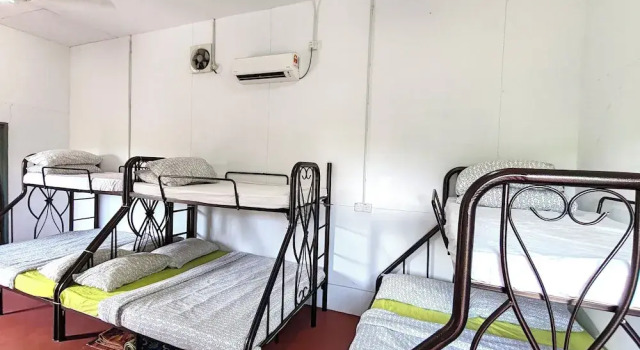 Кровать в общем номере Eleven Inn Langkawi